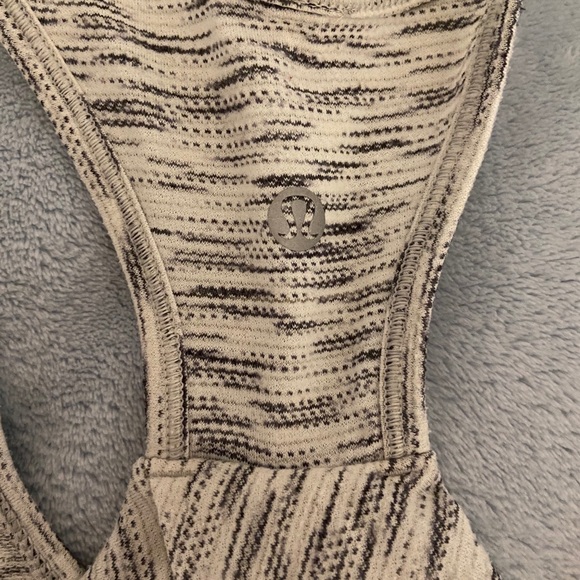 White/ black patterned lululemon workout top - Picture 2 of 3